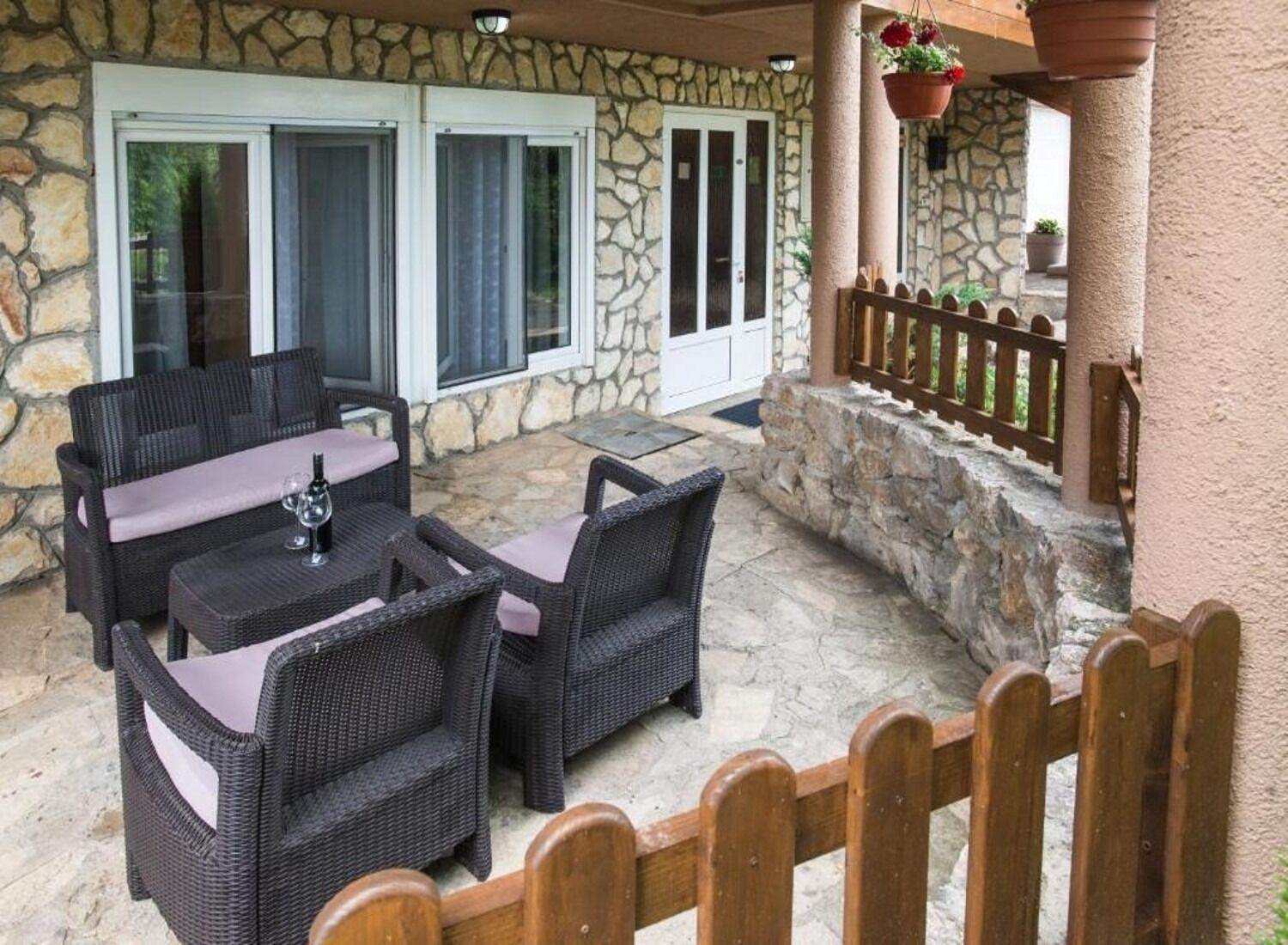 Apartments San - With Pool; Раковица Экстерьер фото